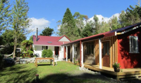 Отель Greenstone Retreat  Кумара